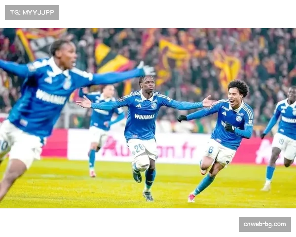 白堡主场2-0力克里尔,埃梅加双响助队稳居榜首